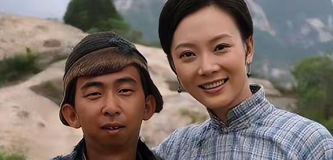 他被誉为“第一丑星”，娶美妻后，用24年逆袭成亿万导演。考考你，他是哪一位呢