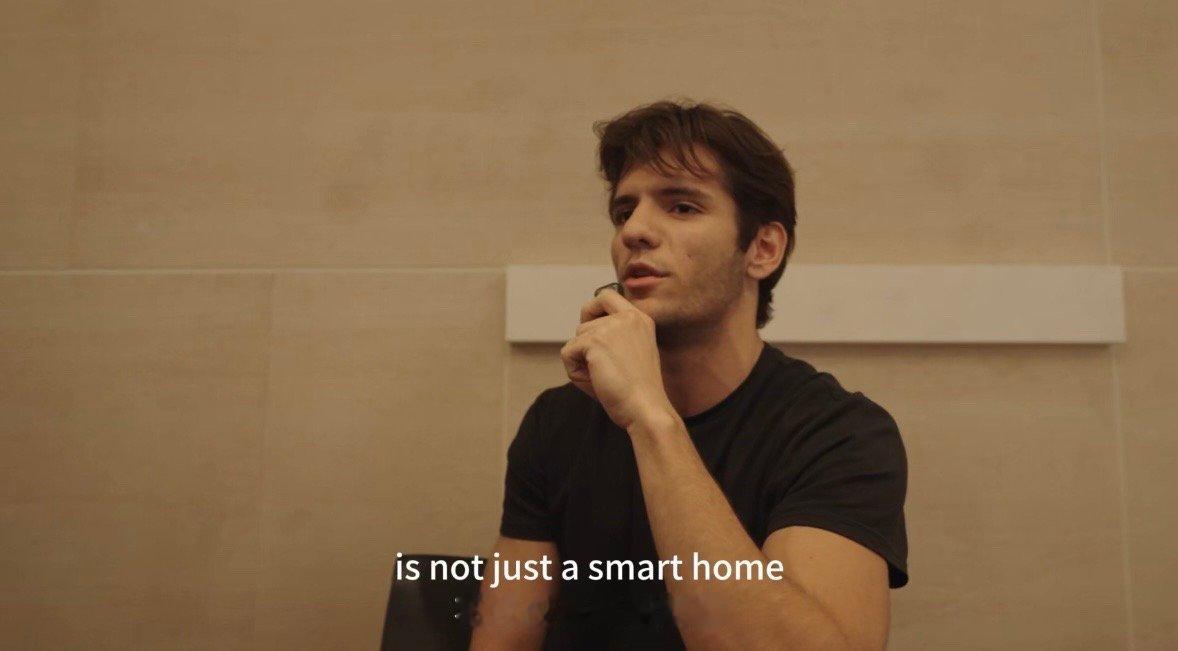 外国人对广州设计周好评如潮广州设计周惊艳了外国人 逛2025广州设计周被中国智能