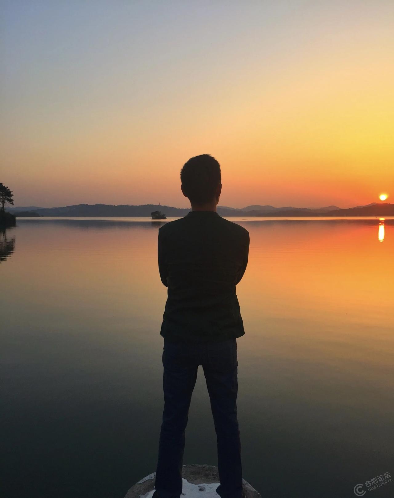 今天是重阳节，也是老人节！敬老、爱老、助老、扶老、孝老，是中华民族的优良传统！家