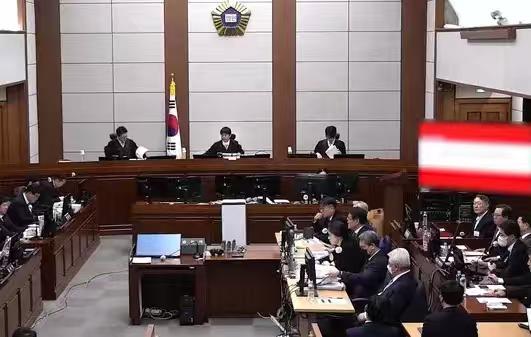 韩国前总统尹锡悦1月13日在韩国首尔中央地方法院，被检方要求判“死刑”，这位上台