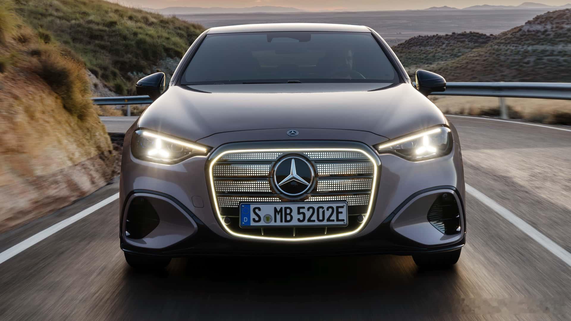 虽然奔驰纯电C和之前的GLC一样丑，但它便宜啊。那个杀马特发光前脸对于这个体量的