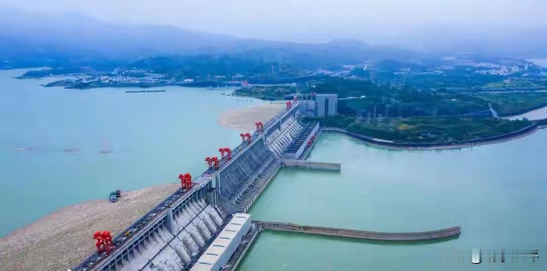 最近美国在大肆拆除水坝，而我国在到处建坝，这一拆一建背后到底藏着什么玄机？

有