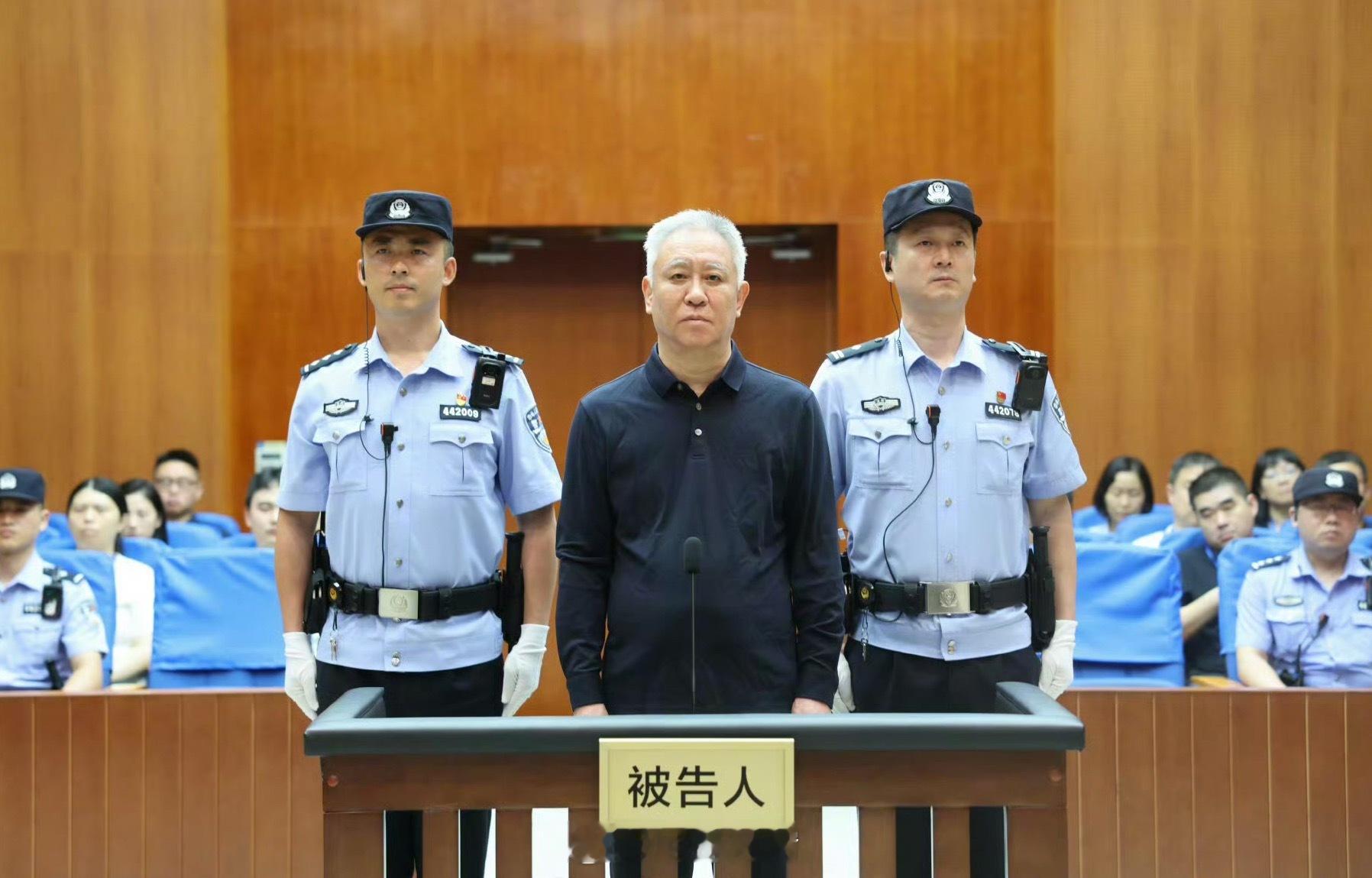 许家印一审被判无期一生什么都体验过了 