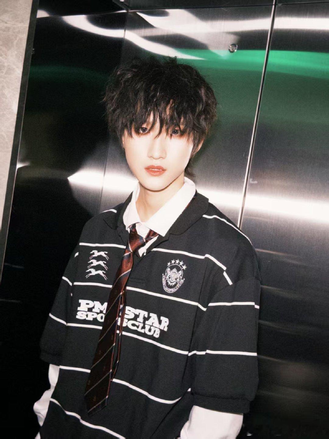 黄朔小舞之后速闪了几张 