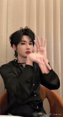 余宇涵直播 没有华丽的话术，全是真心实意的交流，简单纯粹，却最能打动人心 