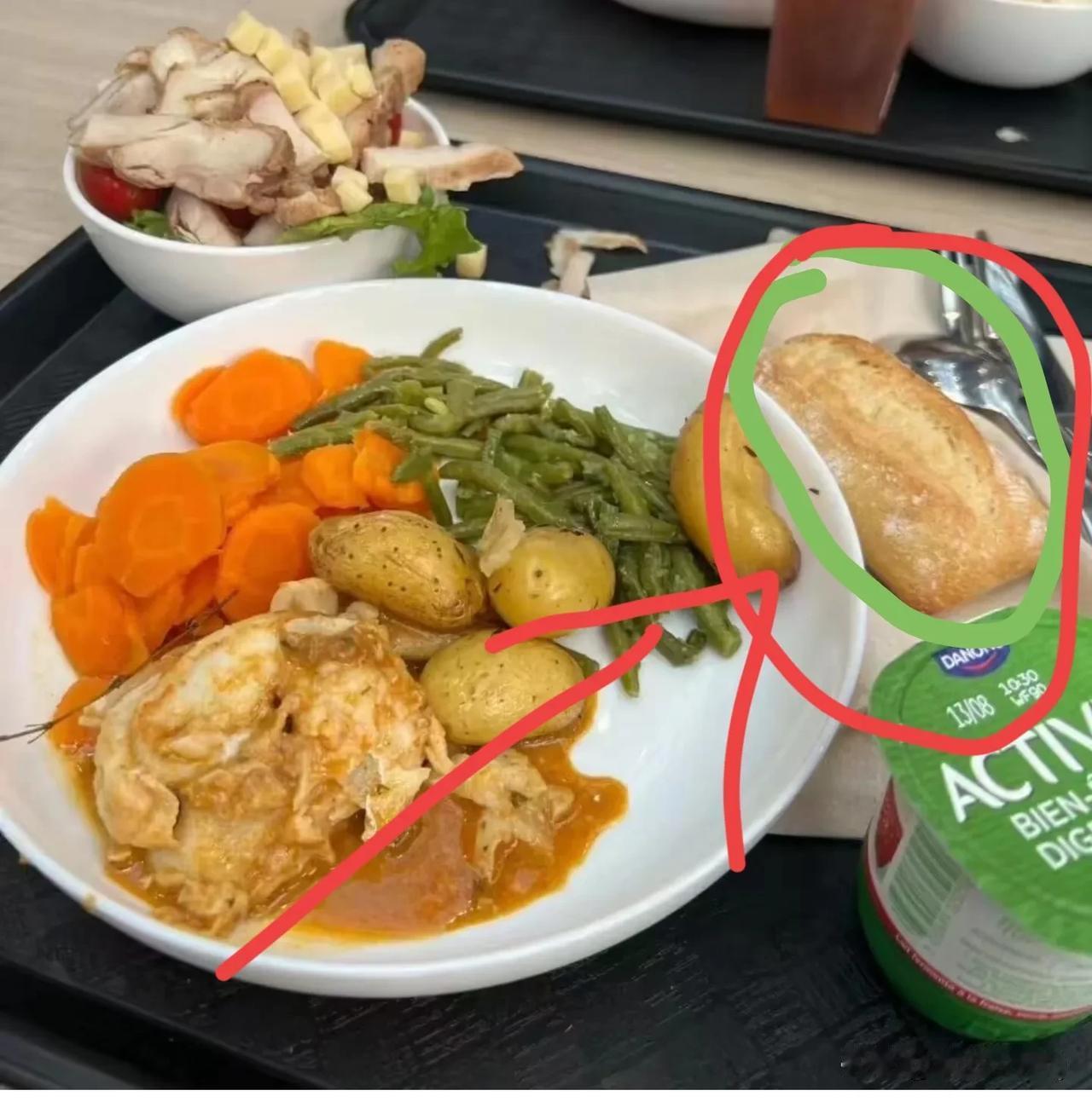 不懂就问啊！兄弟们！经常看很多人发的奥运餐，不管什么菜，都会有这样一个小面包！这