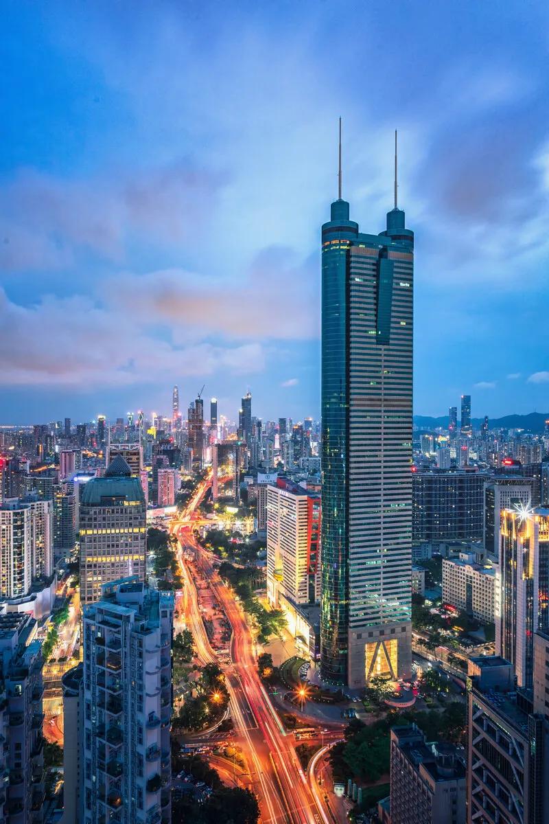 居然拿直辖市上海与江苏全省，来广东以一个地级市深圳来比较，让广东有点脸红了[捂脸