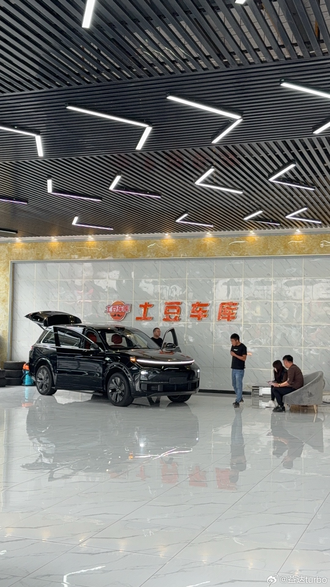 25年理想L9 Ultra成功交付河北秦皇岛大哥一行五人开着奥德赛来提车，正好在