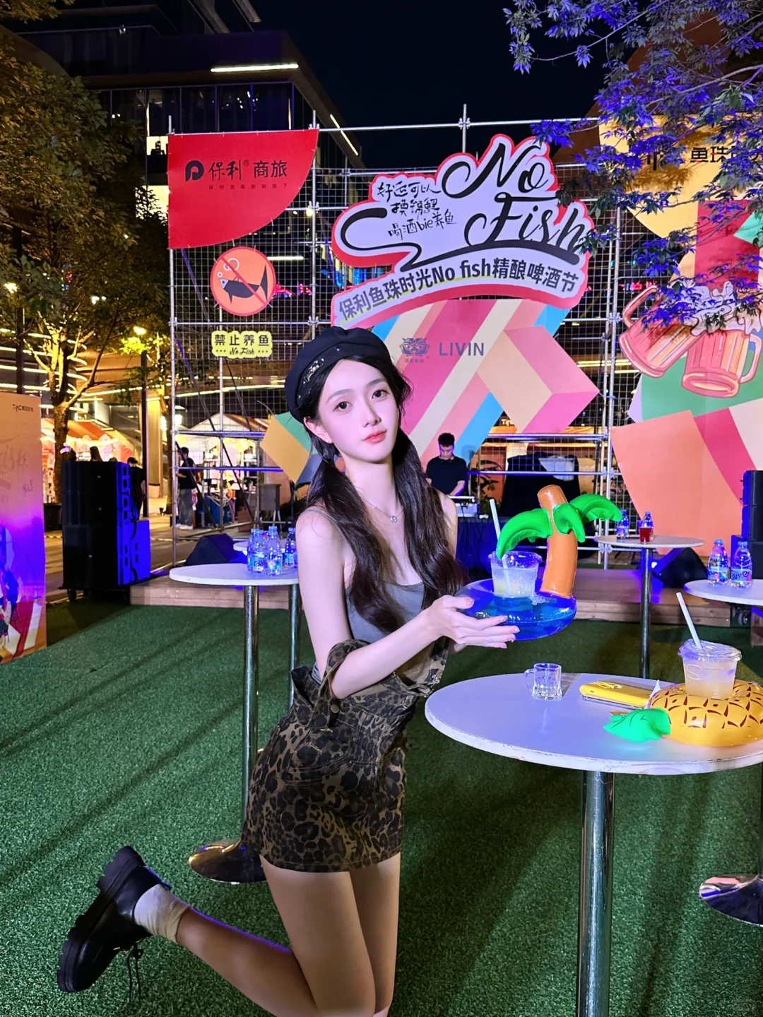 喝微醺小酒 穿漂亮衣服 当美丽女人