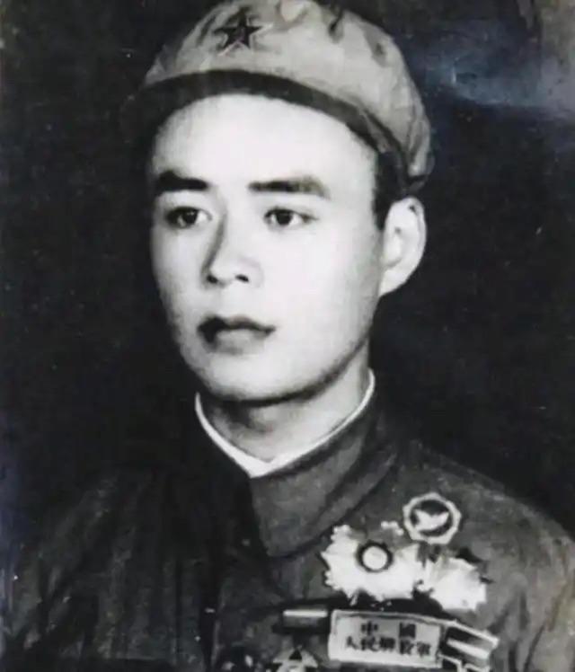 1952年，上甘岭战役中，一位16岁志愿军小战士尿急，在炮管上撒了一泡尿，这一泡