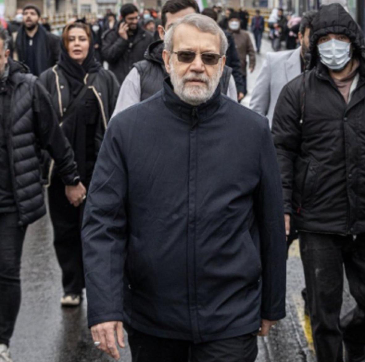 伊朗的高层，真的不要公开露面了。特别是这种，走上街头的活动，太容易被卫星，以及美