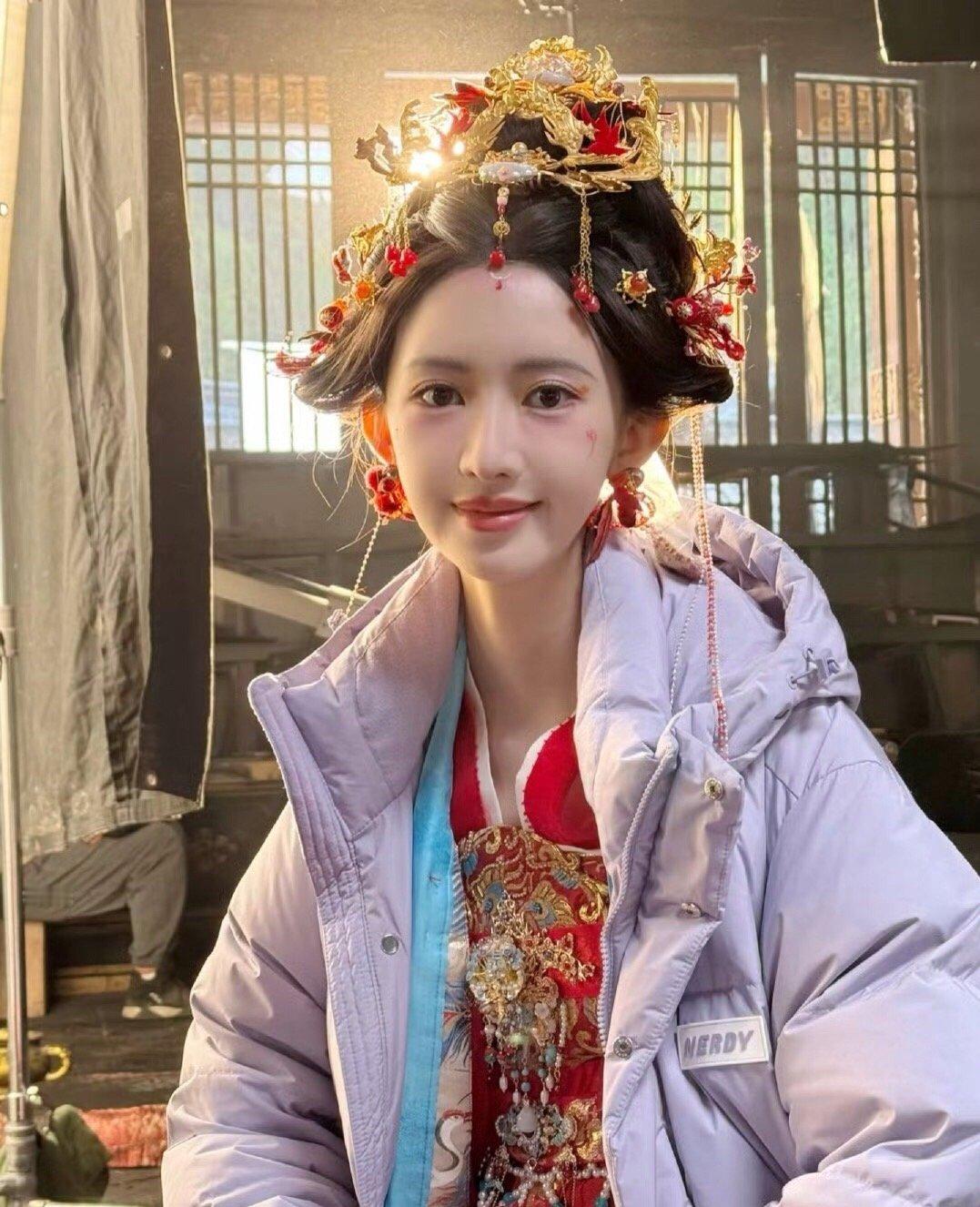 永夜星河演员夸赞虞书欣先不谈虞书欣的事真假，能在风口浪尖上替虞书欣说话真的很不容
