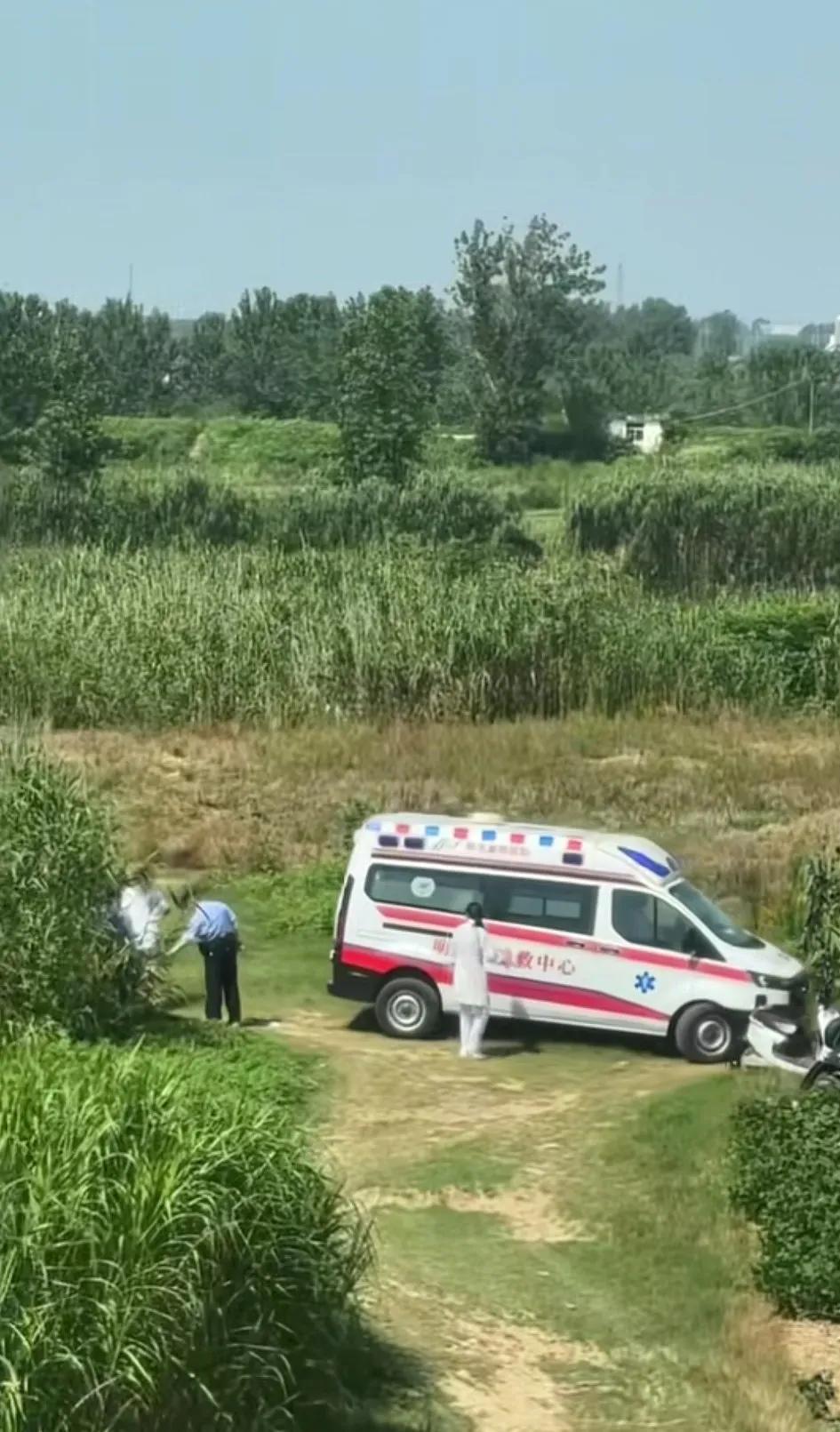 今天在网上看到我们老家一钓友在钓鱼时中暑被救护车接走了，然而不幸的是，没抢救过来