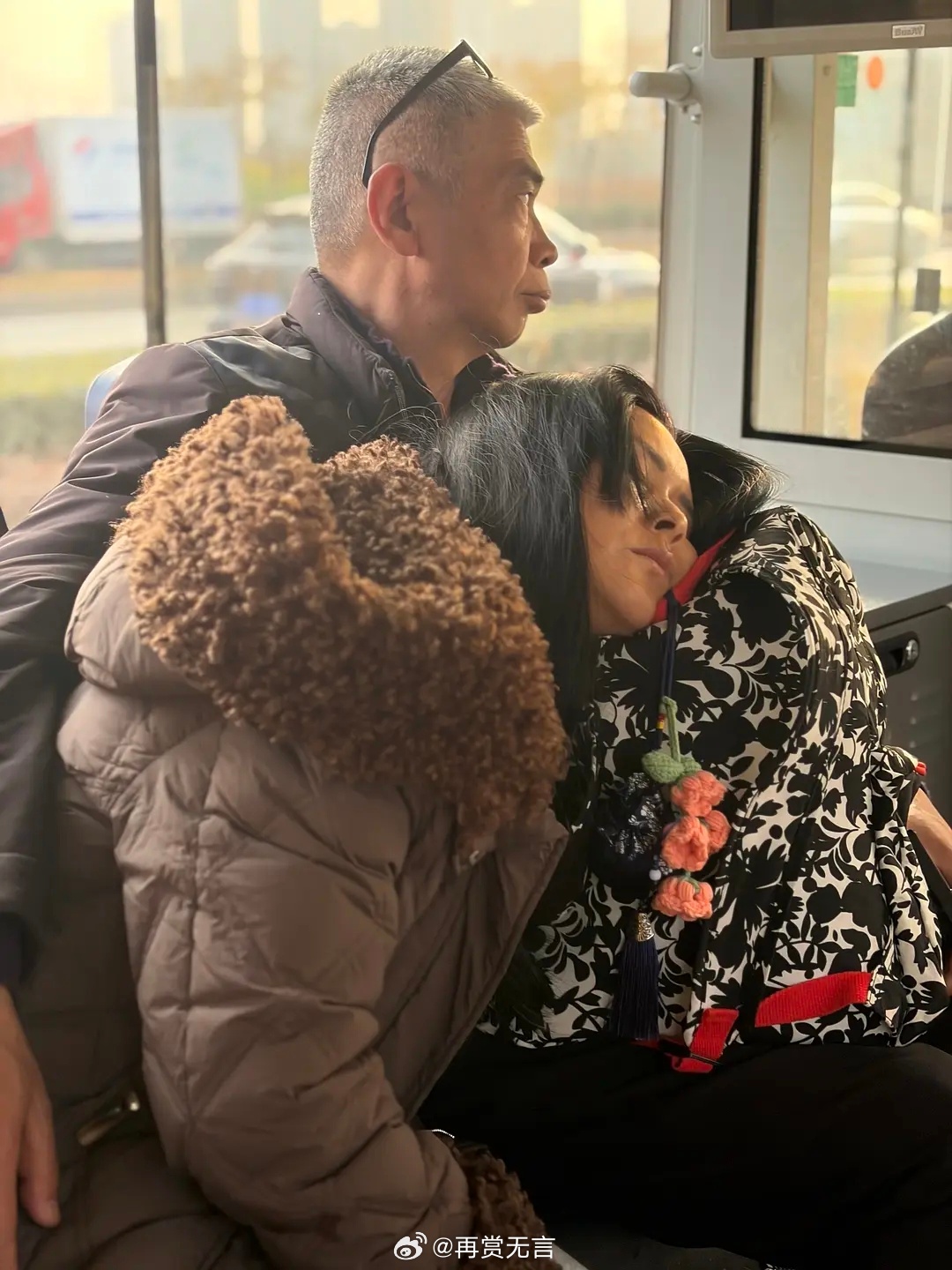 我看到了爱情最美好的样子，很暖的一幕。 