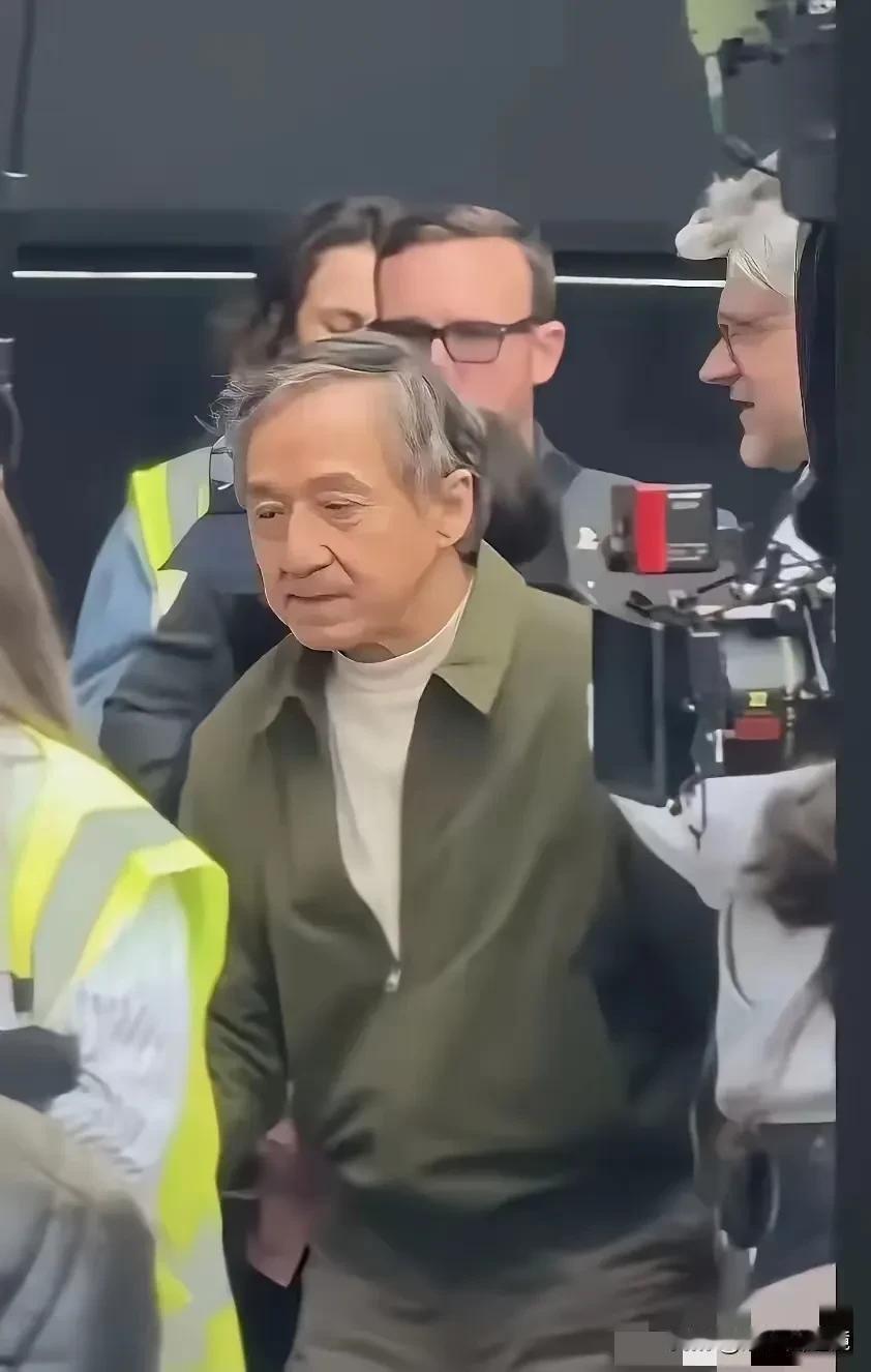 曾几何时，这个国际功夫巨星居然老成了这个样子，一时间真是让人难以接受。
查了一下