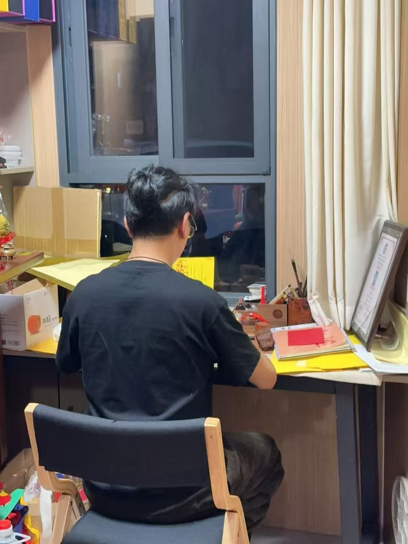 半个月，在泰国，欠了一堆事没做，赶紧回国加班[合十][合十][合十]感谢信任。 