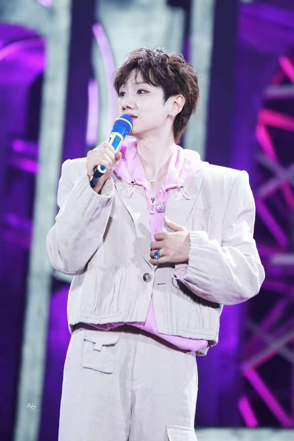 汪苏泷台州首个百万想看演唱会台州因一场演唱会沸腾！汪苏泷“十万伏特2.0”巡演台