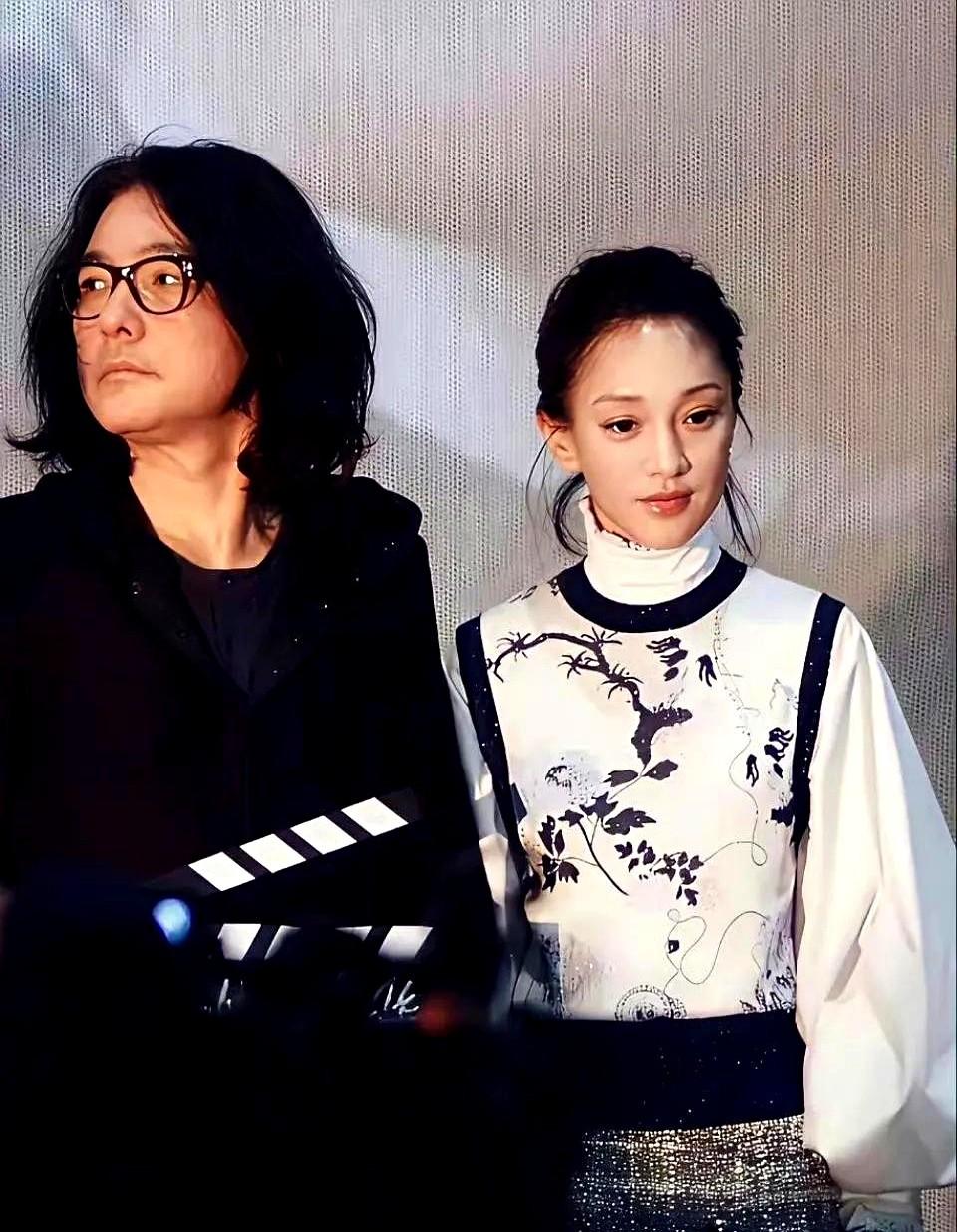 “161cm的周迅，被陈凯歌说成‘差10cm就能拥有全世界’——这话听着像夸，细