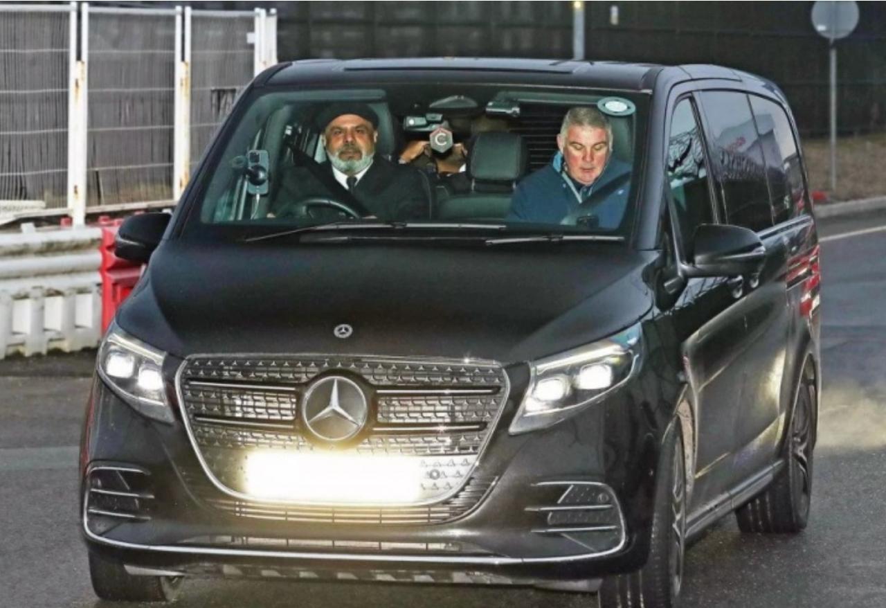 塞梅尼奥今日上午被拍到抵达曼彻斯特，准备完成转会曼城程序据报道，伯恩茅斯边锋塞梅