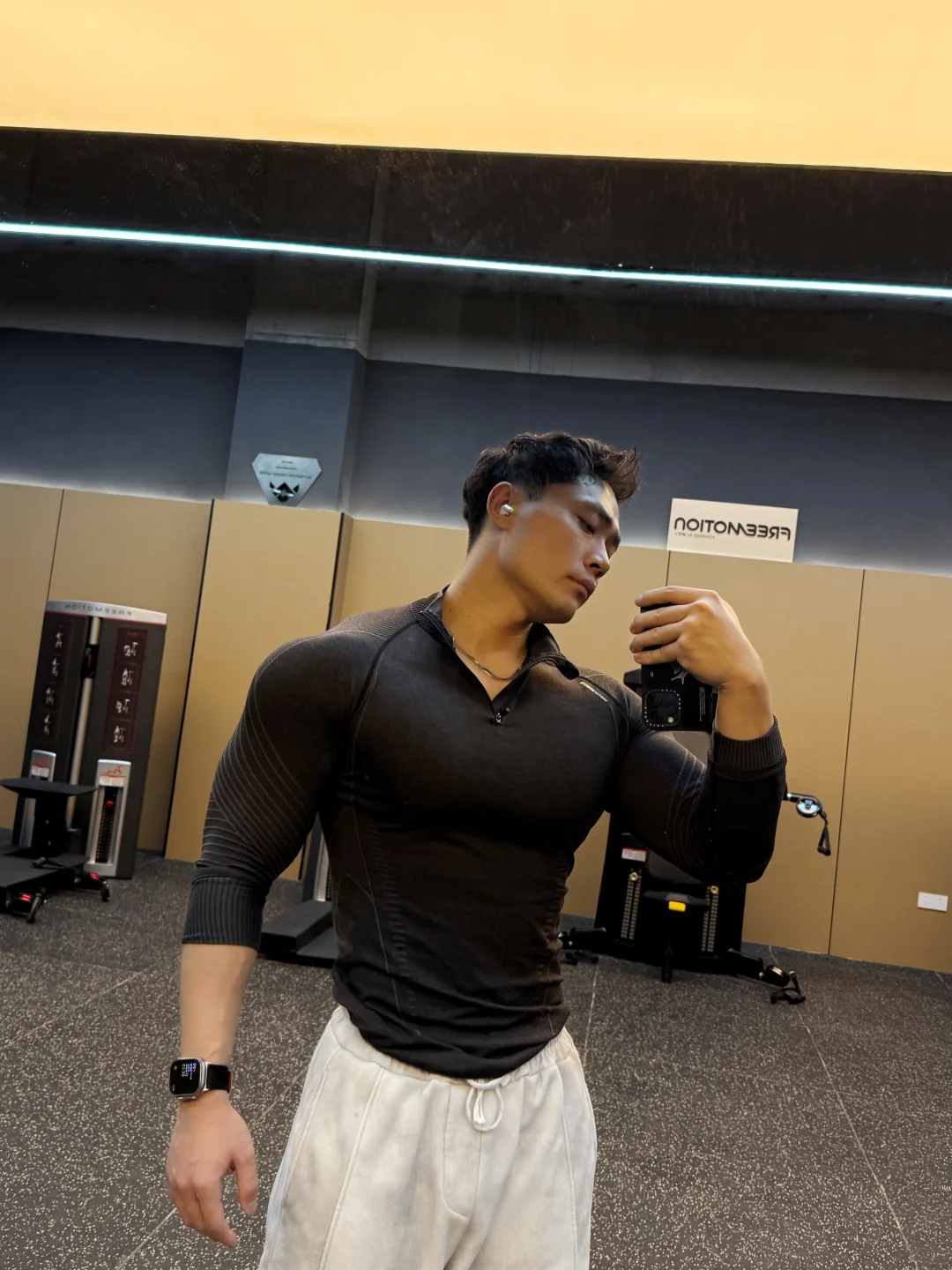 不能低头 双下巴厚了