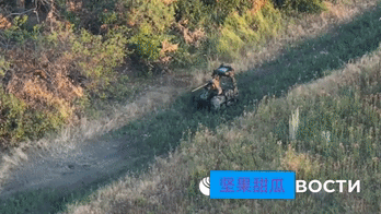 无人机摧毁无人车。扎波罗热地区，一辆乌军进攻型无人车冲到俄军阵地前开火，第聂伯河
