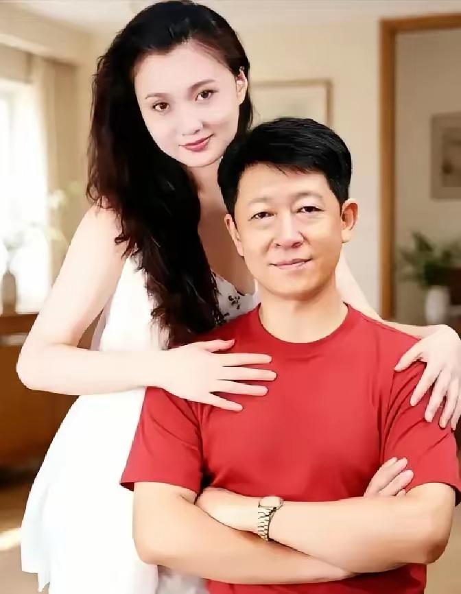 这小子相貌一般，
却长了一张好嘴，
得以阅尽人间绝色。