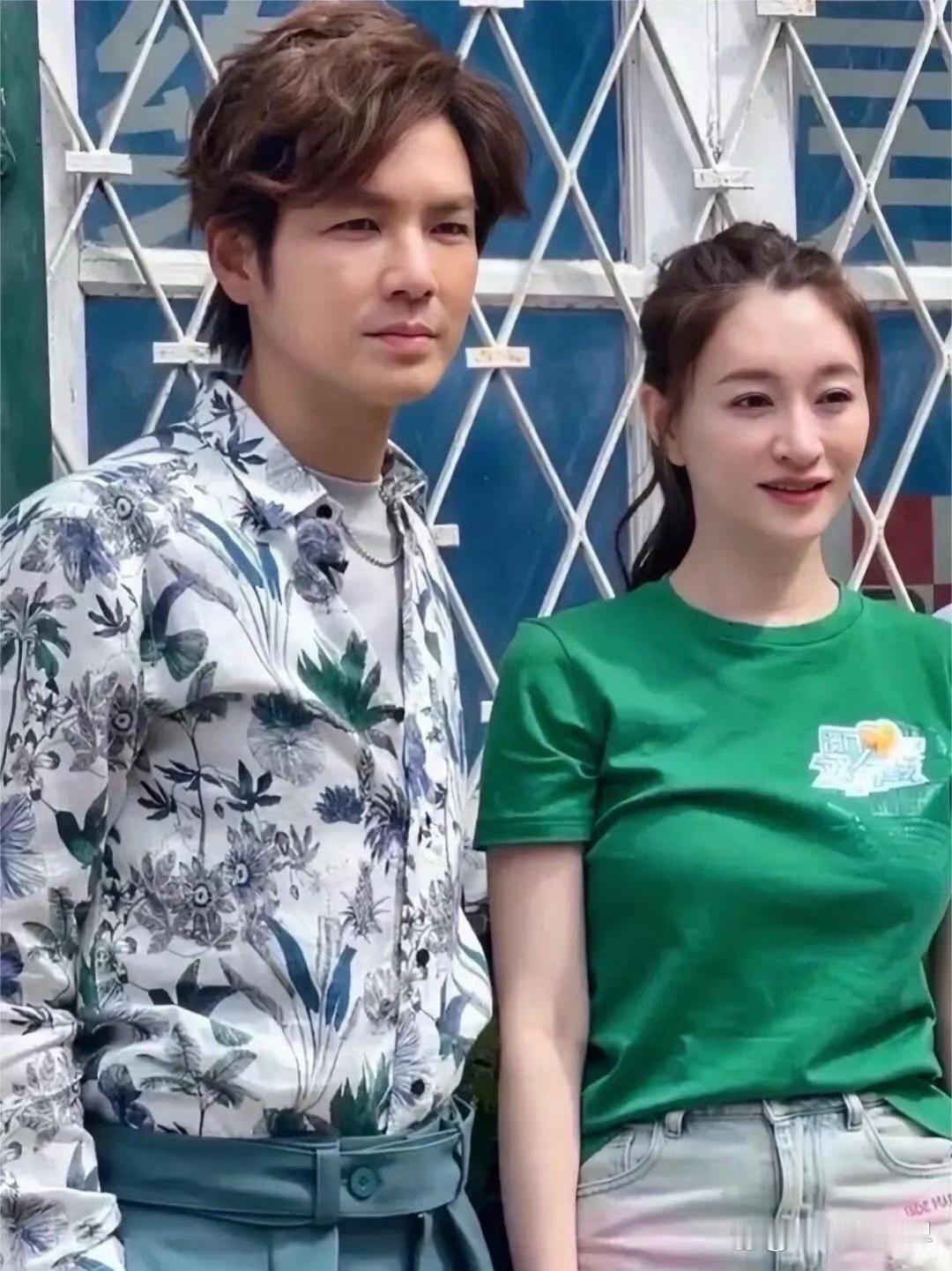 钟汉良真是个让人心动的帅哥，李小冉则美得如同画中人，让人不禁想多看几眼！ 