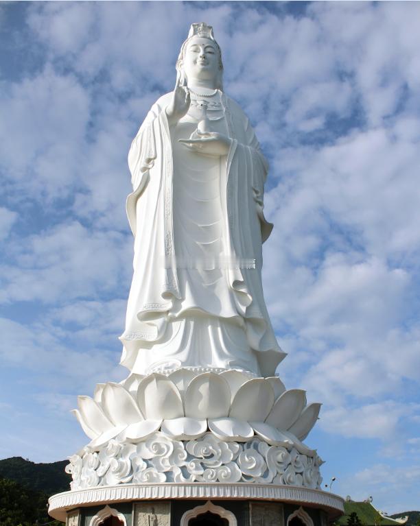 今日诸事皆成，得天德护持，三合吉星拱照，人缘通达、行事得力；天喜临门，喜气盈怀；