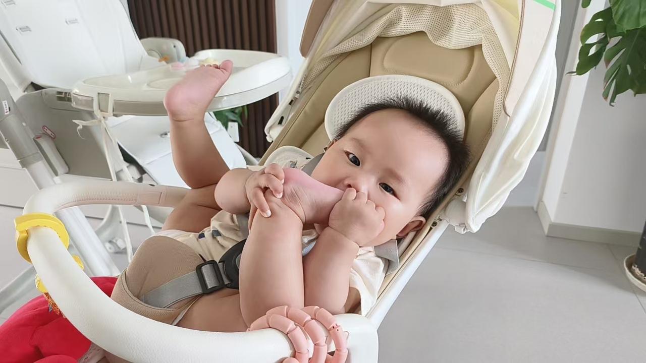 啃起脚来，津津有味！！！