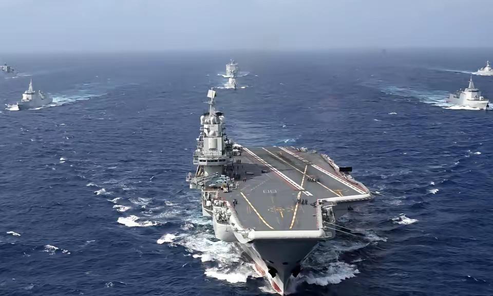 直接杀到家门口！七国联军南海耀武扬威，中国双航母战斗群直接碾压，阵仗大到国外博主