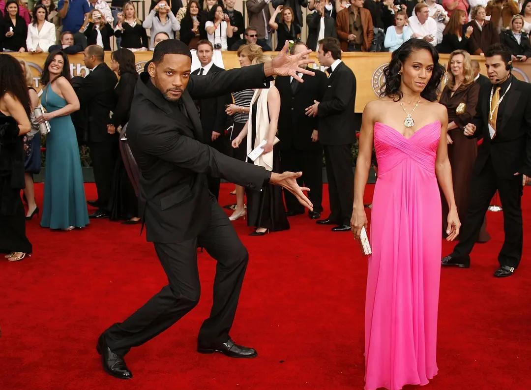 威尔·史密斯终于开口了。
一年前那记惊天耳光，他亲口承认，是出于保护家人的本能。