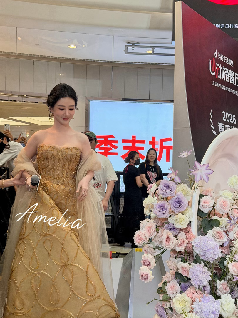 杨紫都瘦成啥样了刷到热搜好多人说紫妹瘦得厉害，作为真心喜欢她的粉丝想说，其实紫妹