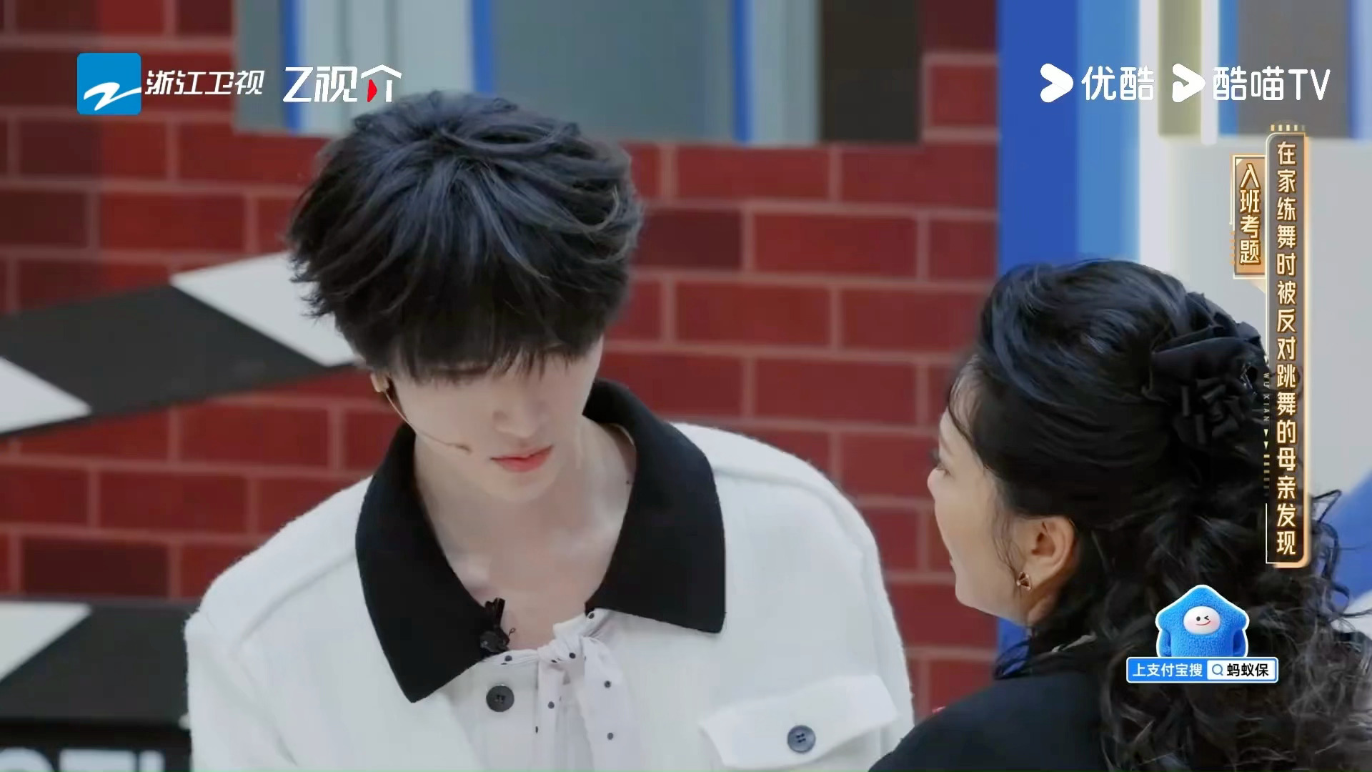 黄朔何赛飞演出传统母子无限超越班 追梦和保命，哪个更重要？这个问题没有标准答案。