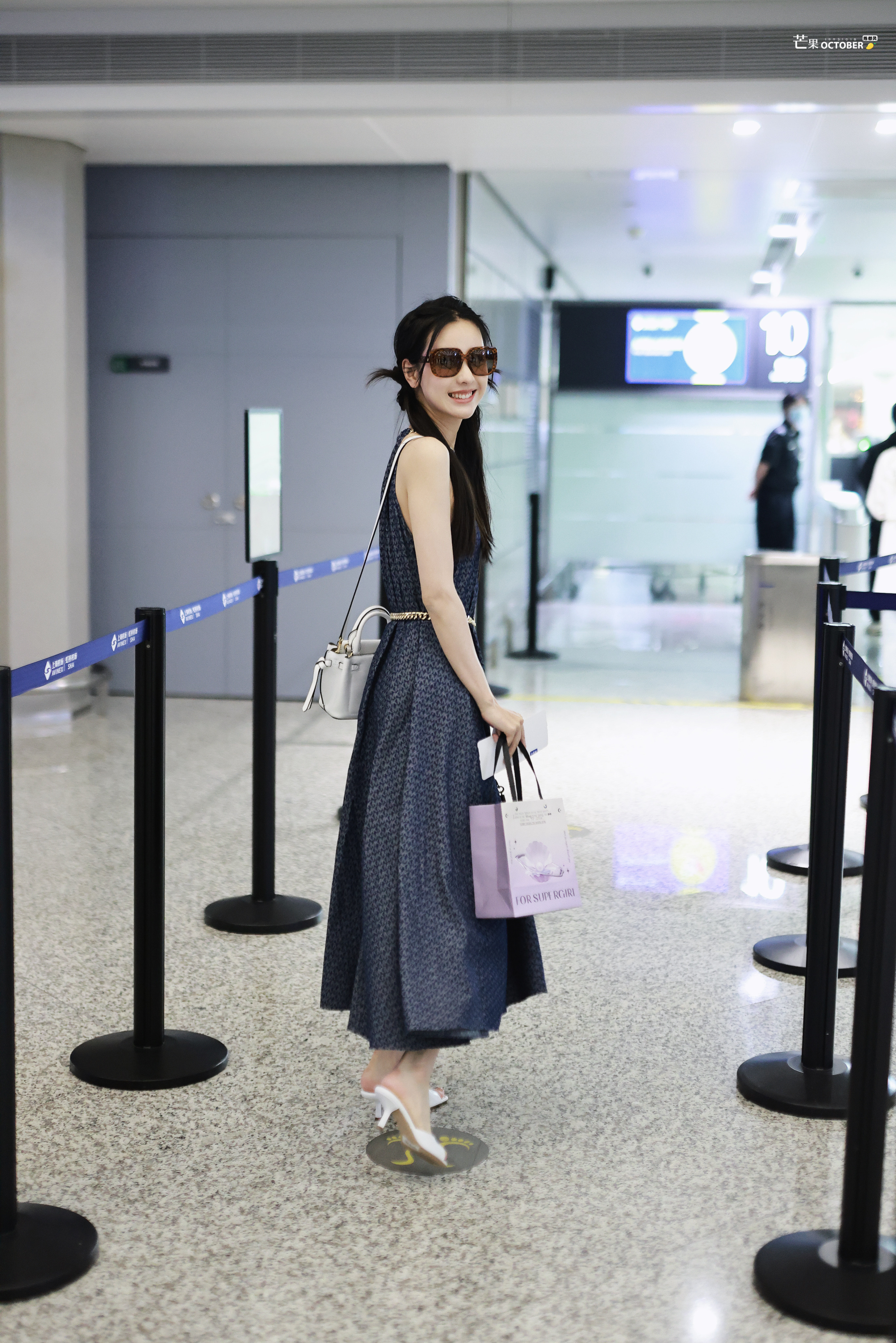 【陈都灵】👠：白色高跟凉鞋 ​​​