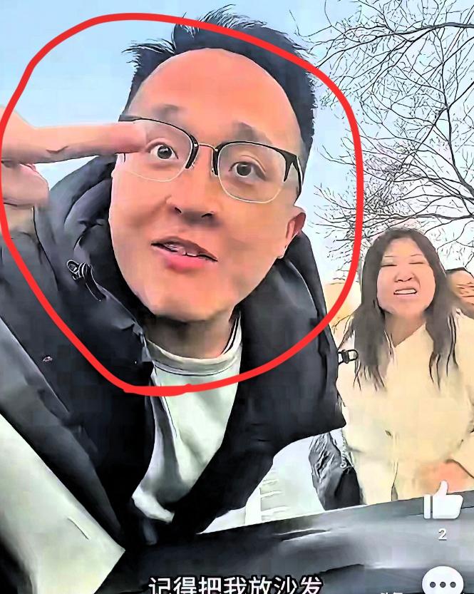 这下，河北那位对着出租车狂竖中指、还夹杂英文骂人的男乘客，恐怕肠子都悔青了。
