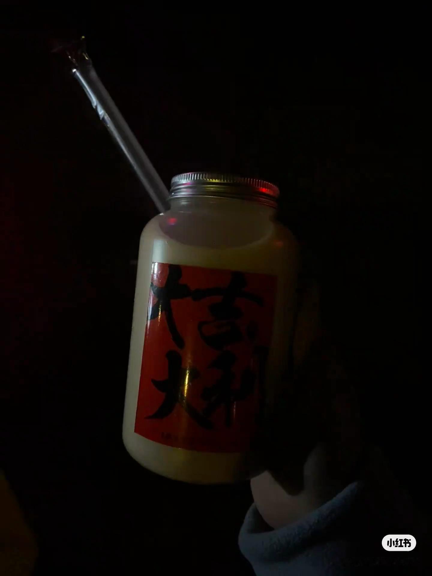 虞书欣小年逆应援送粉丝热奶茶虞书欣又请粉丝喝奶茶啦～到手里还是热乎的小年的冬日晚