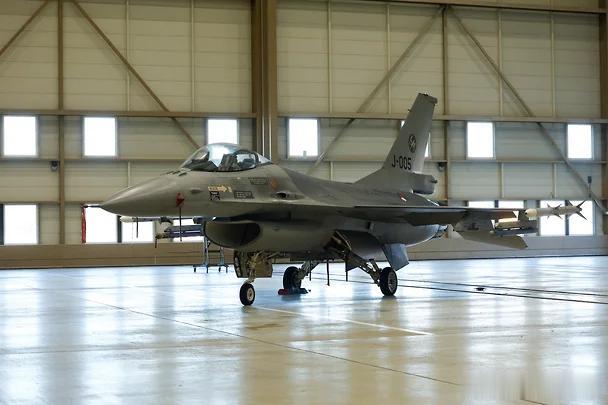 【福布斯：F-16战机与“风暴阴影”巡航导弹不兼容】
《福布斯》称，现在乌克兰武