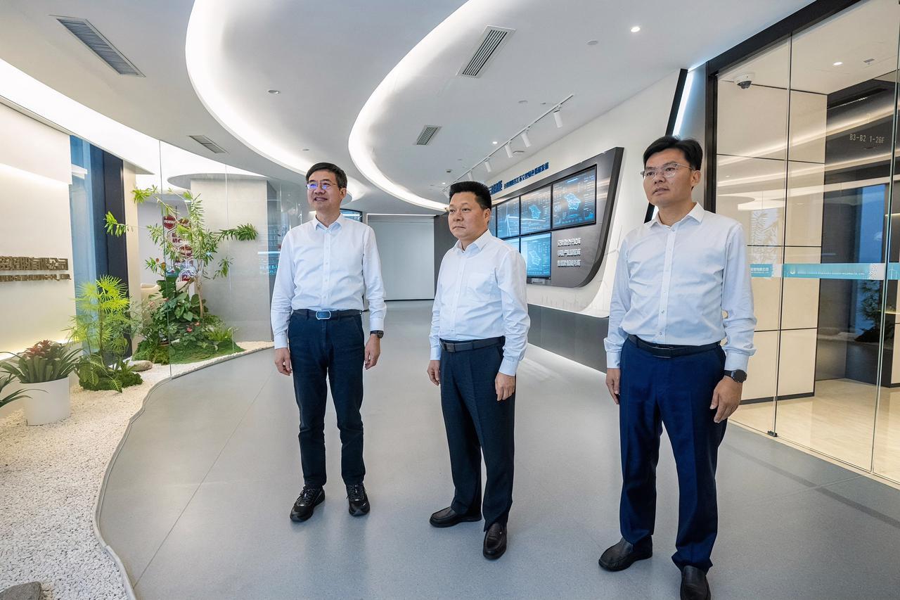 5月19日，江苏交控党委书记、董事长王先正到云杉清能调研，听取云杉清能党建工作、