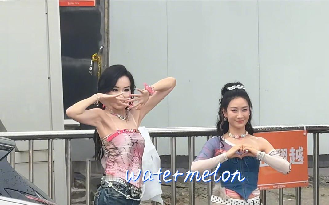 陶昕然萧蔷十指紧扣入场陶昕然的姐姐缘真好