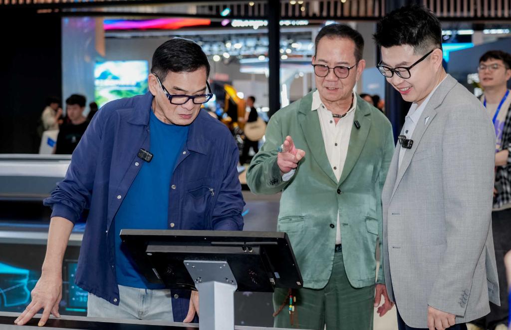 深蓝 L06 Max 正式发布！12.59 万起卷疯同级

北京车展王炸来了！深