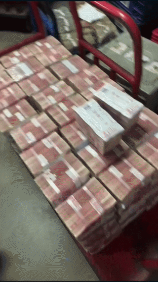 一直很好奇银行的地下金库里面究竟是什么样的？
其实也没什么神秘的？
金库就是一个