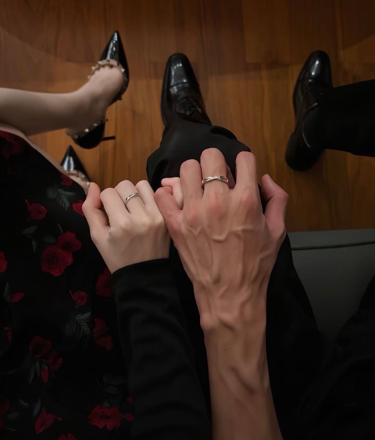 我们先婚后爱的斯文小夫妻