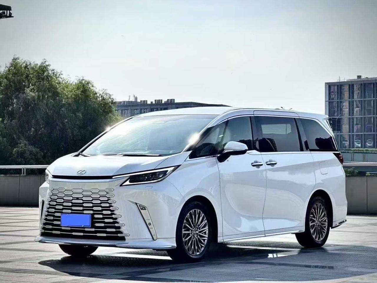 雷克萨斯LM500 6座
2024年9月上牌 行驶1万公里 2.4T
