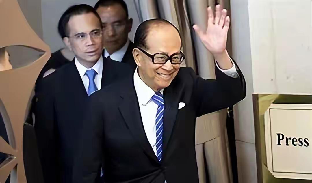 【228亿打水漂到底谁之过？】
李嘉诚的228亿打了水漂，到底是谁的责任？
美国