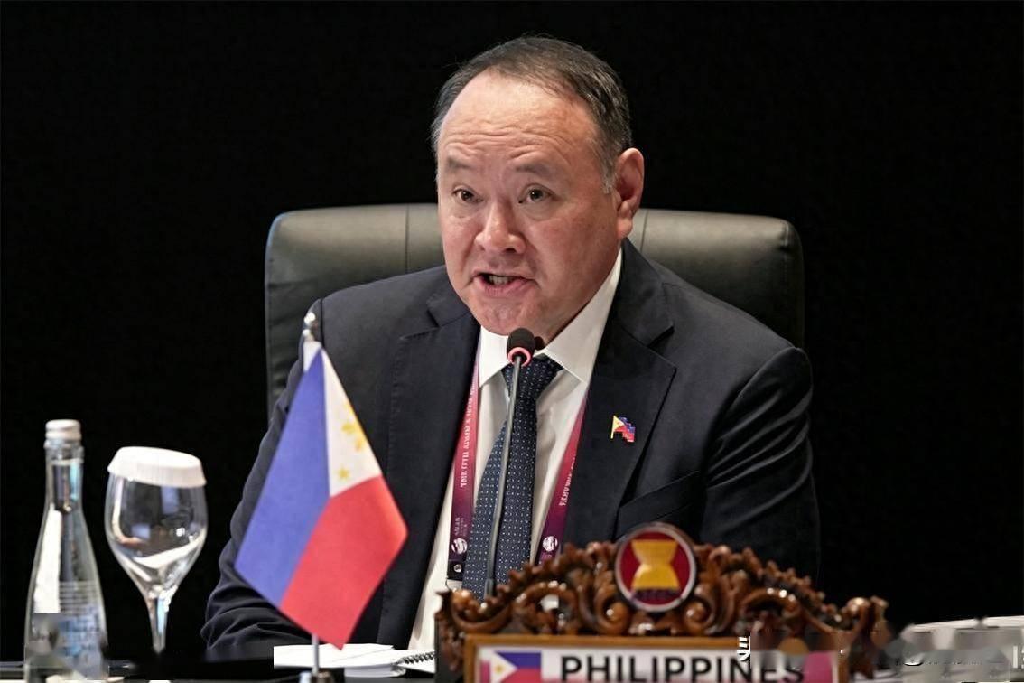 菲律宾华裔国防部长全家被制裁，纯属咎由自取！这是长期挑衅、恩将仇报、数典忘祖的必