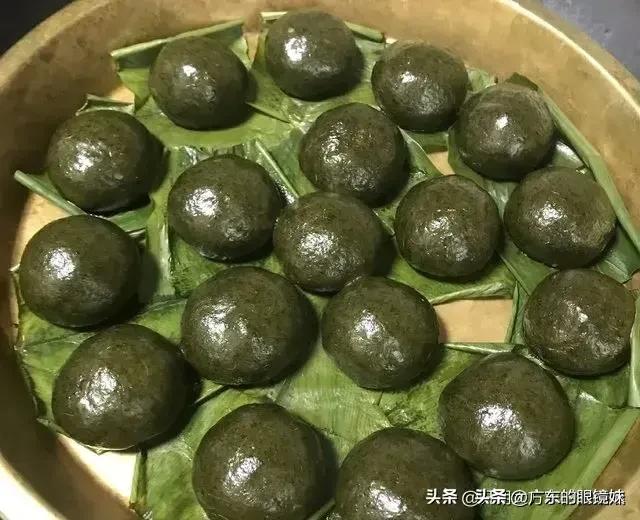 五月艾，已长老，秋收割禾后，田艾慢慢长出来了，很快就可以摘田艾了，做田艾糍粑。