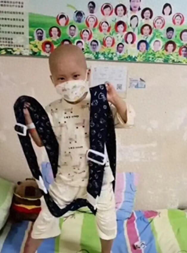 那个父亲在地下通道直播跳舞筹款，拼命拯救的女孩还是去世了。4月26日，39岁的侯