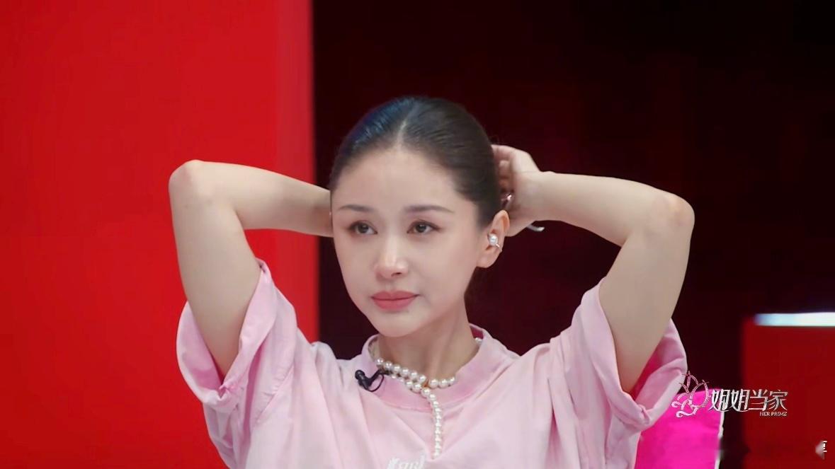 王子文回应王琳姐姐当家这种姐姐间的共情，让人觉得温暖又有底气，不得不说，王子文回