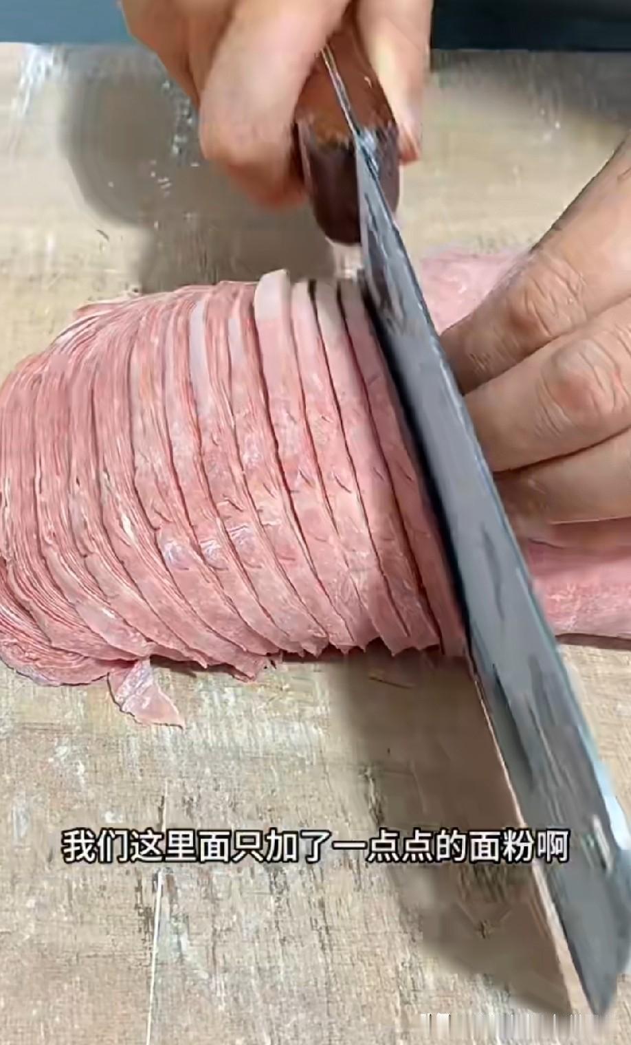 亿点点牛肉面吗[捂脸]
我只吃过淀粉做的淀粉肠[流泪]