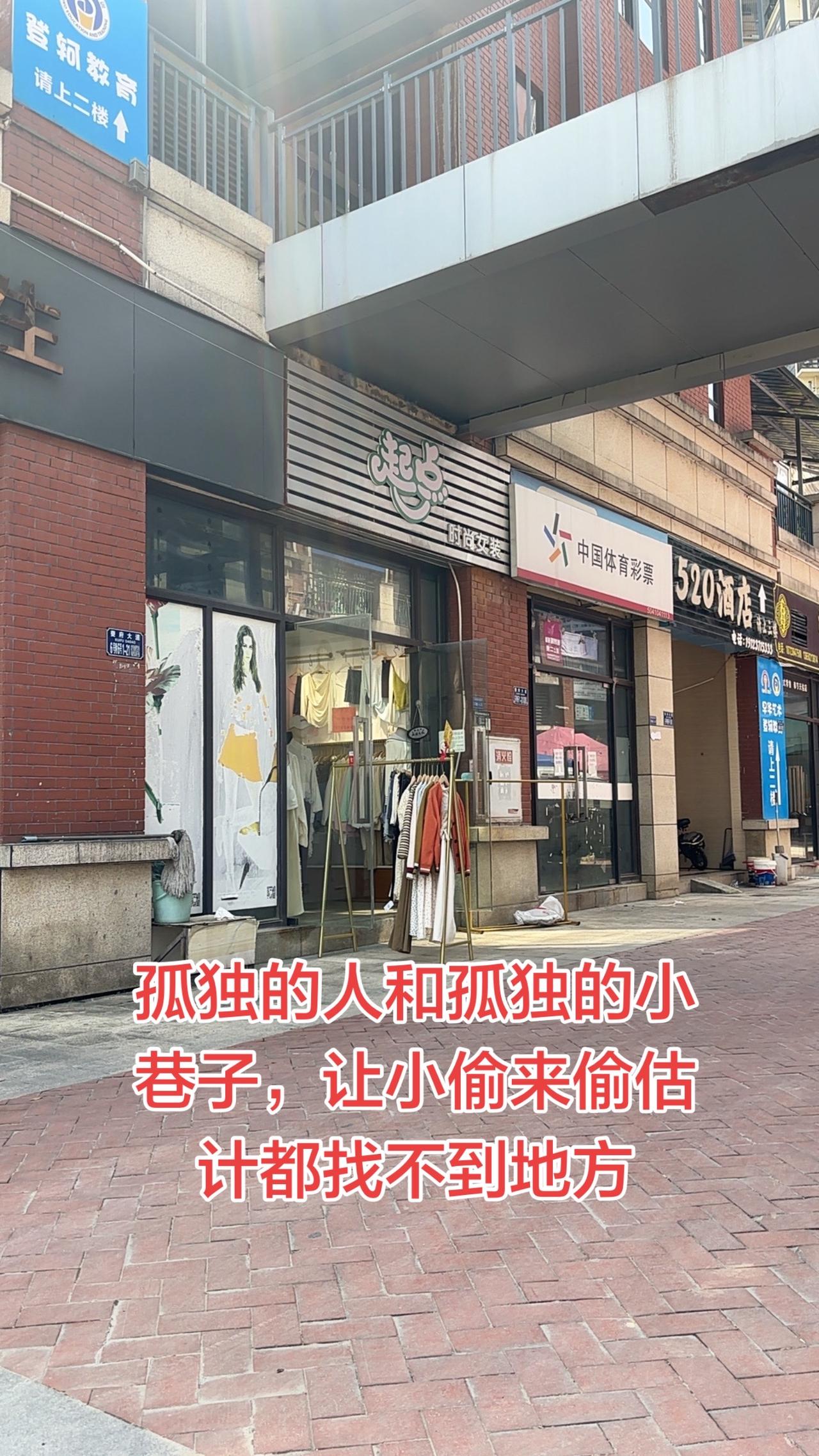 看了到处都没人，都放假出去爬三峡之巅